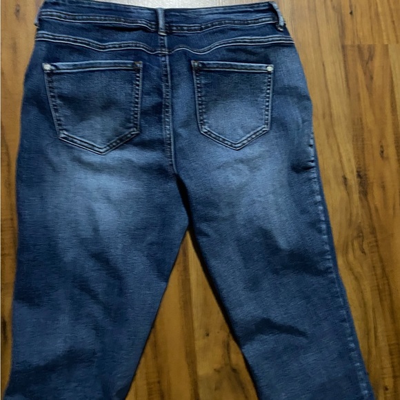 C EST. 1946 Denim Women’s Curvy Jeans Size 6 - Picture 9 of 15